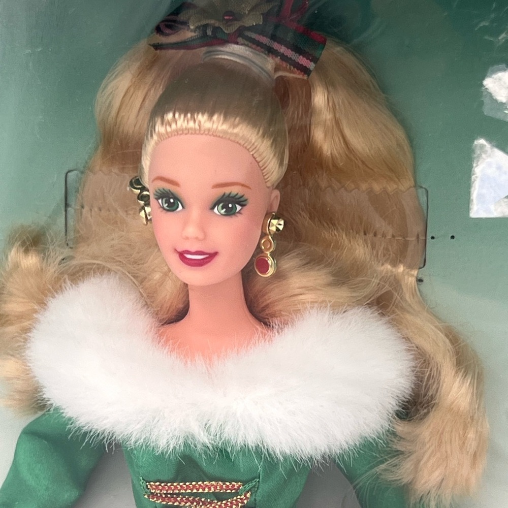 Happy Holidays Gala Barbie 1995 New